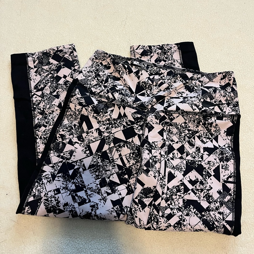 Nike Cropped Yoga Pants